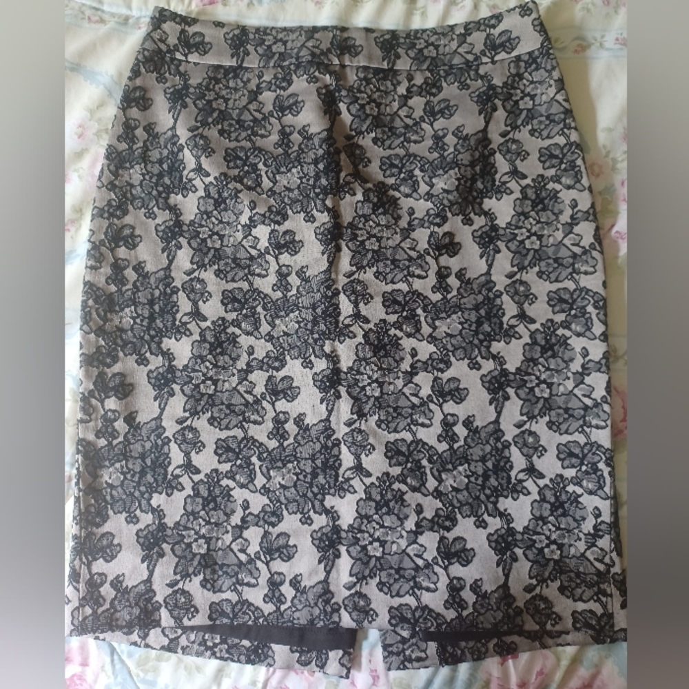 Ann Taylor Black Lace Floral Pencil Skirt